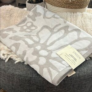 Linden Floral Beach Towel - Gray and White
